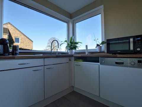 Cottage | Private kitchen | Coffee/tea maker, highchair