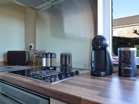 Cottage | Private kitchen | Coffee/tea maker, highchair