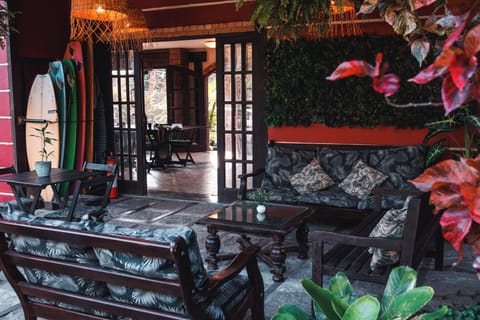 32-inch Smart TV with digital channels, TV, Netflix