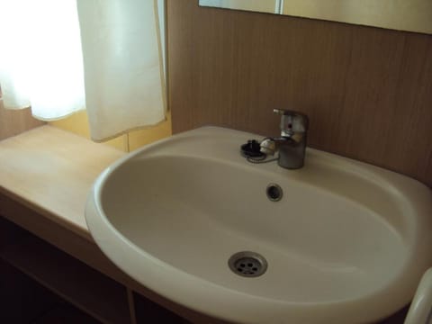 Mobile Home, 2 Bedrooms | Bathroom sink