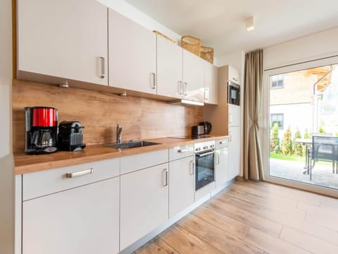 House | Private kitchen | Microwave, coffee/tea maker, highchair