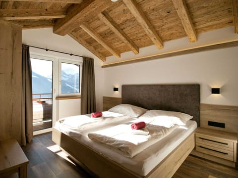 House | 6 bedrooms, bed sheets