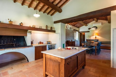 Coffee/tea maker, electric kettle, toaster, highchair