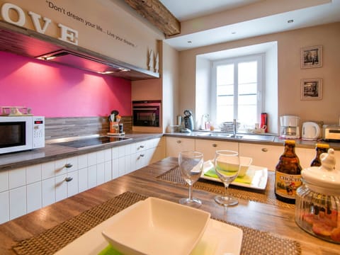 Cottage | Private kitchen | Highchair, cookware/dishes/utensils