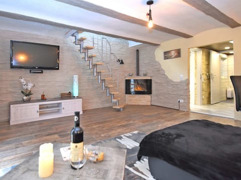 House | 1 bedroom, individually furnished, bed sheets