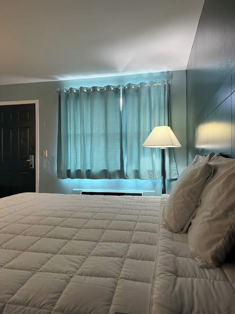 Desk, laptop workspace, free WiFi, bed sheets