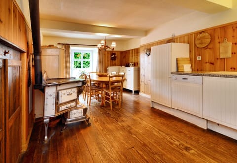 Cottage | Private kitchen | Stovetop