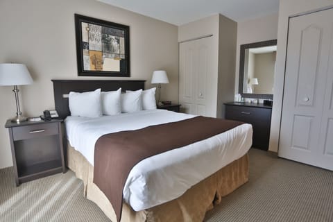 Premium bedding, desk, blackout drapes, soundproofing