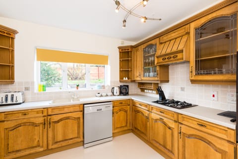 House, Private Bathroom (4 Bed  Nec/Bhx/Snowdome) | Private kitchen | Highchair