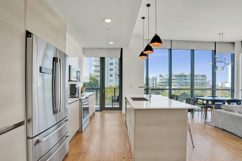 Panoramic Apartment, 3 Bedrooms, Kitchen, City View | Private kitchen | Full-size fridge, microwave, oven, dishwasher