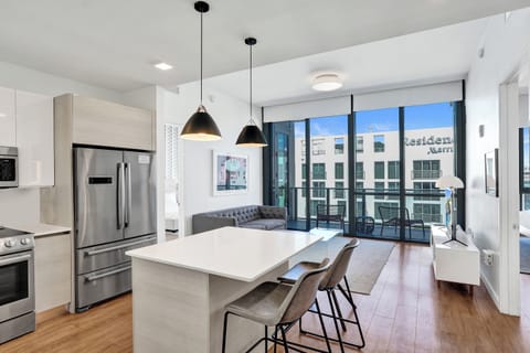 Traditional Apartment, 2 Bedrooms, Kitchen, City View | Interior