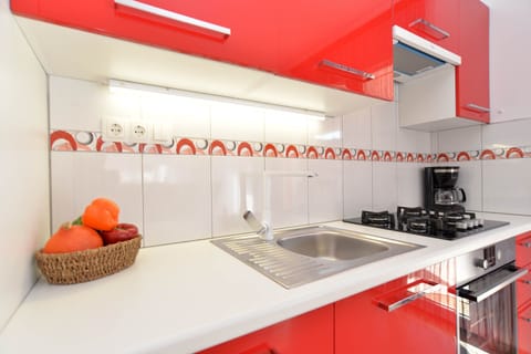 Standard Apartment, 2 Bedrooms (20342) | Private kitchen | Fridge, microwave, oven, stovetop