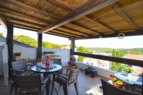 Standard Apartment, 3 Bedrooms (21025) | Balcony