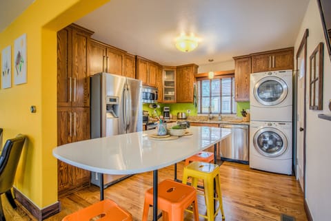 House (2 Bedrooms) | Private kitchen | Full-size fridge, oven, toaster, freezer