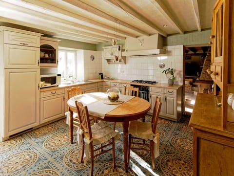 Cottage | Private kitchen | Highchair