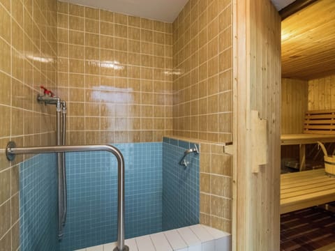 Apartment | Bathroom | Shower