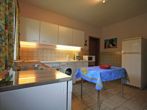 House | Private kitchen | Microwave, dishwasher, coffee/tea maker, highchair