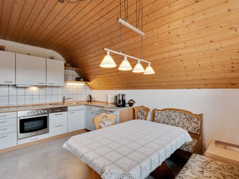 Apartment | Private kitchen | Stovetop, cookware/dishes/utensils