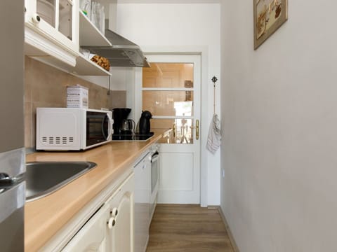 House | Private kitchen | Cookware/dishes/utensils