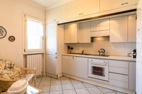 House | Private kitchen | Fridge, oven, stovetop