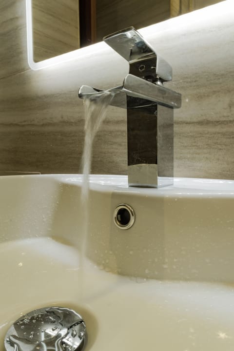 Superior Double Room, 1 Bedroom, City View | Bathroom | Shower, rainfall showerhead, free toiletries, hair dryer