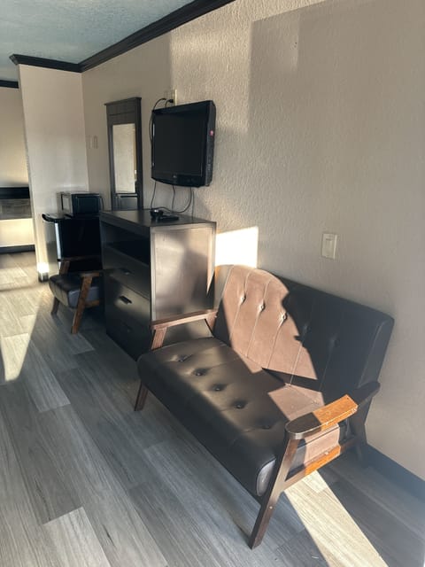 Comfort Room, Multiple Beds | Premium bedding, individually furnished, desk, free WiFi