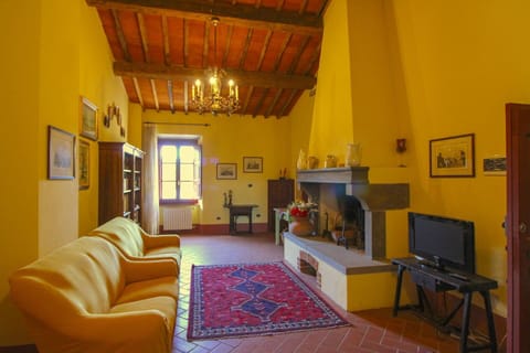 Furniture, Home, Interior Design, House, Flooring, Room, Chair, Living Room, Villa, Hotel