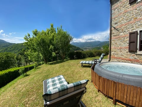 Jacuzzi in the private garden