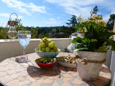Enjoy breakfast on the balcon, or a leisurely apéro before heading into Sarlat