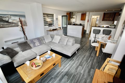 Open plan lounge kitchen and dining area, to entertain the stay away
