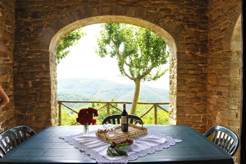 Table, Furniture, Plant, Property, Building, Chair, Tableware, Lighting, Interior Design, Shade