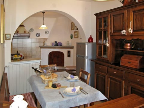 Countertop, Room, Furniture, Cabinetry, Kitchen, Interior Design, Property, Building, Architecture, Table