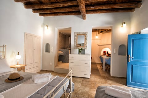 Our cycladic studio is the best choice for couples, families and friends.