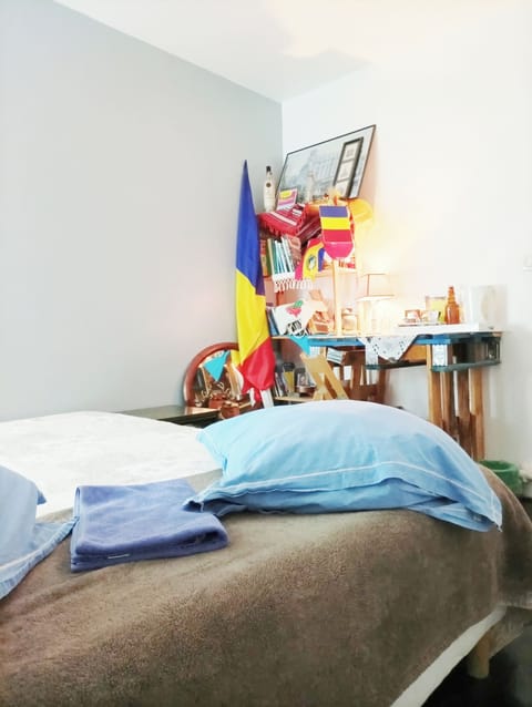 Book A Rest - Traditional Double Room | Laptop workspace, soundproofing, free WiFi, bed sheets