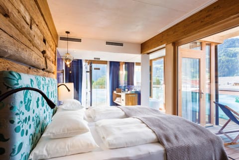 Loft, 2 Bedrooms, Kitchenette (Sky 08) | Premium bedding, down comforters, pillowtop beds, minibar