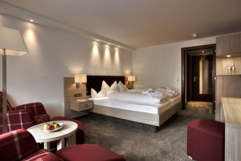 Comfort Double Room | In-room safe, desk, blackout drapes, soundproofing