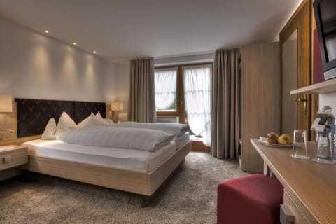 Standard Double Room | In-room safe, desk, blackout drapes, soundproofing