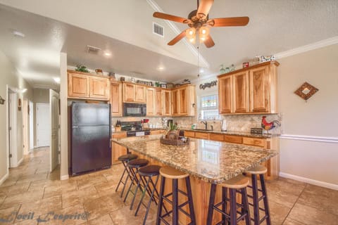 Large island for extra seating. 
Refrigerator, Coffee Maker, Ice Maker, Microwave, Toaster, Cookware, Blender, Stove, No garbage disposal.