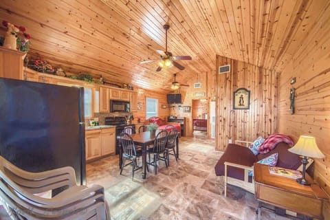 NEW LISTING!! Wine Cup Cabin RR9122WC
