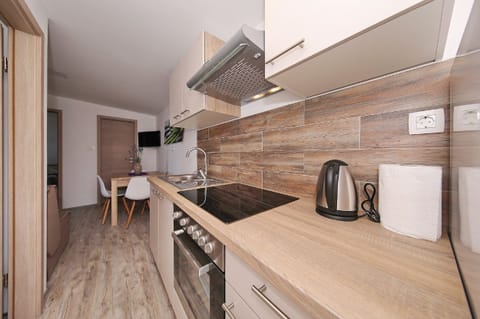 House | Private kitchen | Fridge, microwave, oven, stovetop