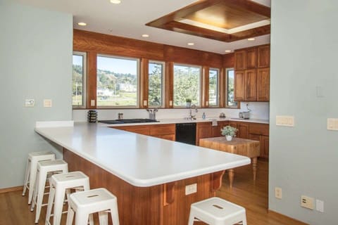 Miramar Beach Kitchen Seating