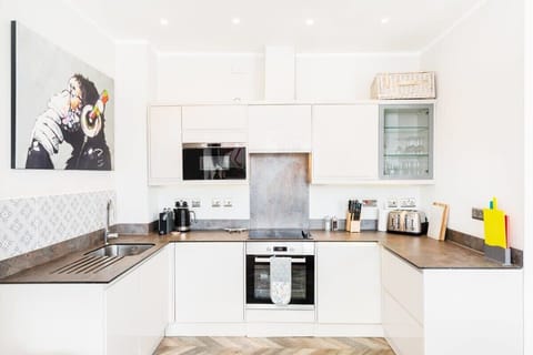 Kitchen with integrated appliances