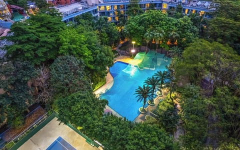 Seasonal outdoor pool