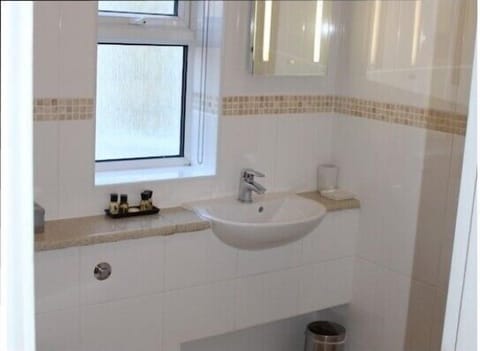 Double Room, Ensuite, Garden View (Small) | Bathroom
