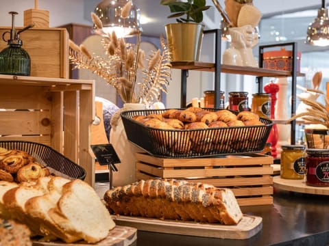 Daily buffet breakfast (EUR 20.5 per person)