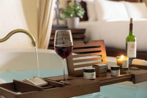 Mission Suite, 1 King Bed with Sofa bed, Non Smoking, Fireplace | Jetted tub