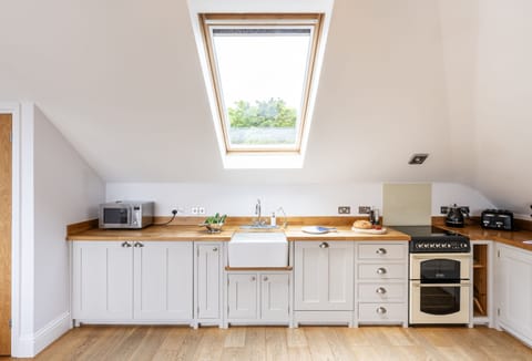 9 Fernhill Penthouse, Carbis Bay. The kitchen is well equipped with everything you'll need during your stay.