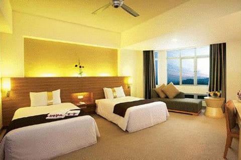 Superior Room | Premium bedding, down comforters, pillowtop beds, minibar