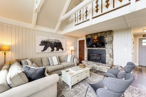 Beech Mountain Vacation Rental | 2BR | 2.5BA | Stairs Required | 1,300 Sq Ft