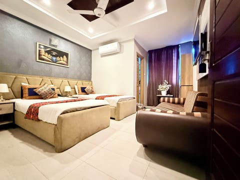Deluxe Double or Twin Room, City View | Premium bedding, down comforters, pillowtop beds, desk
